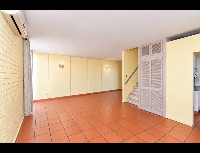 3 BEDROOM APARTMENT FOR SALE IN ESSENWOOD